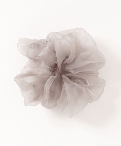 flower（フラワー）の「flower × Stylist ERIKO フラッフィービッグシュシュ（シュシュ・レディース・グレー/ベージュ・FREE）」の8枚目の写真