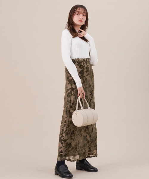 NEUNA（ヌナ）の「ベロアサテンジャガード/タイトロングスカート（スカート・レディース・グリーン/ブラック/ブルー・FREE）」の12枚目の写真