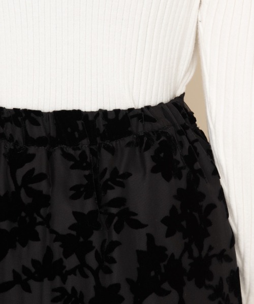 NEUNA（ヌナ）の「ベロアサテンジャガード/タイトロングスカート（スカート・レディース・グリーン/ブラック/ブルー・FREE）」の8枚目の写真