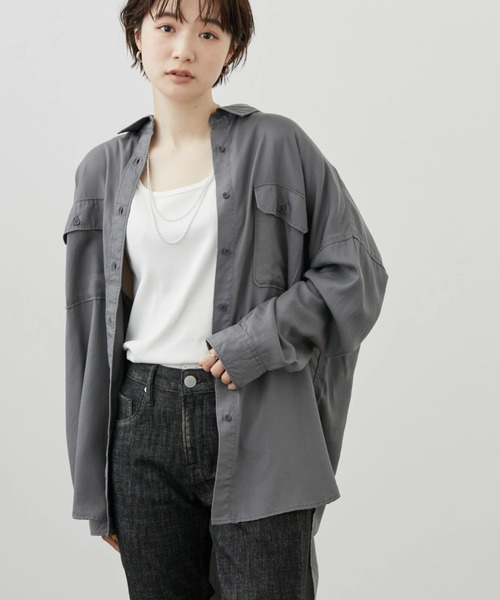 AMERICAN HOLIC（アメリカンホリック）の「Wポケットワイドシャツ（シャツ/ブラウス・レディース・チャコールグレー/ライトベージュ・M/L）」の2枚目の写真