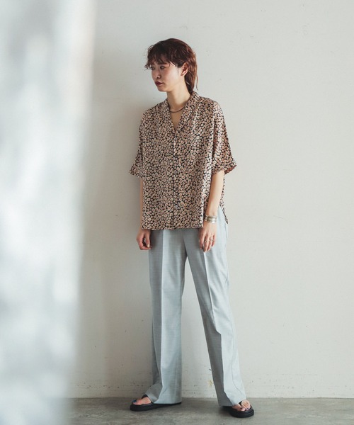 FIL DE FER（フィルデフェール）の「カラフルフラワー　バックプリントドルマンシャツ（シャツ/ブラウス・レディース・ブルー/ベージュ・FREE）」の8枚目の写真
