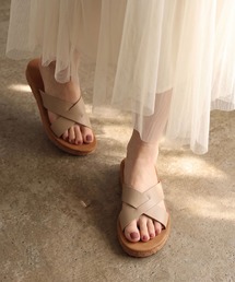 AAA+Feminine 軽量、滑りにくいクロスフラットサンダル