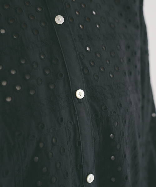 qualite(カリテ)の「バンドカラーレースシャツ(シャツ/ブラウス・レディース・ホワイト/ブラック・フリー)」の3枚目の写真