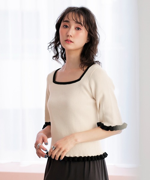 GeeRA(ジーラ)の「フリル&フレアー袖リブニット(ニット/セーター・レディース・ブラック/オフホワイト・MEDIUM/LARGE/X-LARGE)」の3枚目の写真