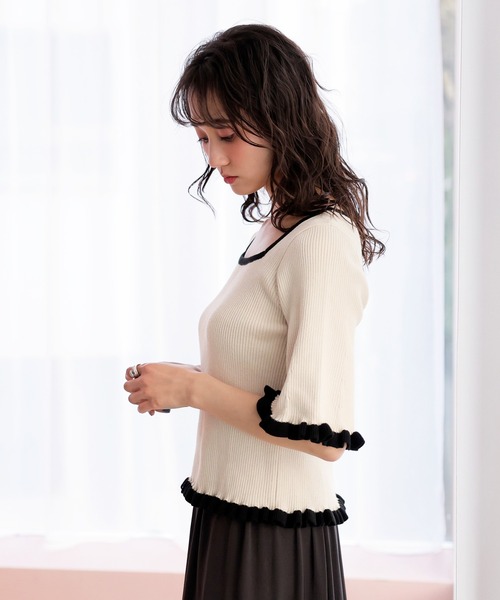 GeeRA(ジーラ)の「フリル&フレアー袖リブニット(ニット/セーター・レディース・ブラック/オフホワイト・MEDIUM/LARGE/X-LARGE)」の4枚目の写真