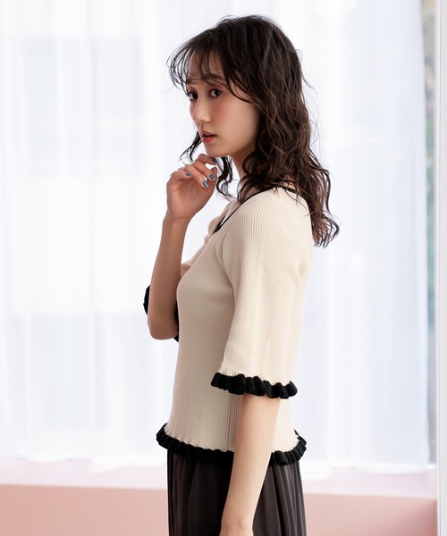 GeeRA(ジーラ)の「フリル&フレアー袖リブニット(ニット/セーター・レディース・ブラック/オフホワイト・MEDIUM/LARGE/X-LARGE)」の5枚目の写真