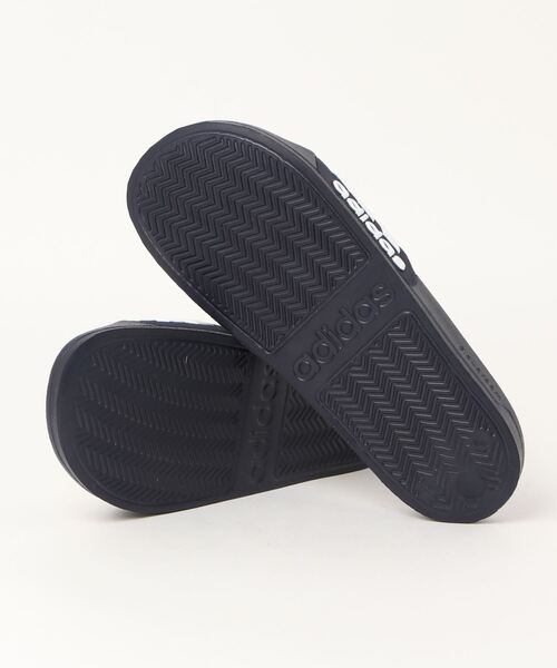 adidas(アディダス)の「《adidas》ADILETTE SHOWER U(サンダル・メンズ・ネイビー/ホワイト×ブラック/ブラック×ホワイト・25.5cm/26.5cm/27.5cm/28.5cm/22.5cm/23.5cm/24.5cm)」の5枚目の写真