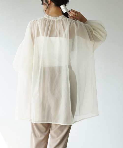 IAMUSE（アイアミューズ）の「【IAMUSE】オーガンジーバックギャザーブラウス S0658（シャツ/ブラウス・レディース・グレー/オフホワイト/グリーン・FREE）」の6枚目の写真