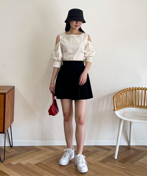 EPIMI E'PIMMY（エピミエピミー）の「オープンショルダーディティールブラウス（シャツ/ブラウス・レディース・オフホワイト/オレンジ/ブルー・MEDIUM）」の6枚目の写真