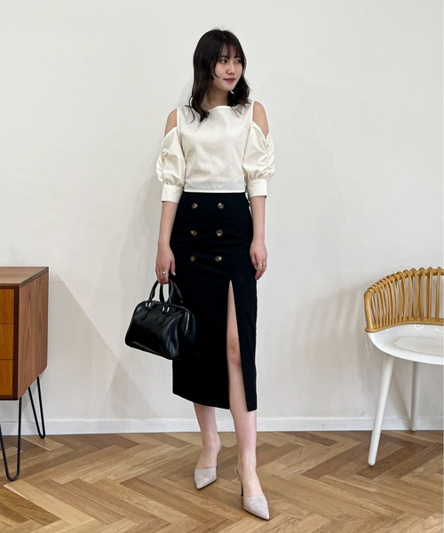 EPIMI E'PIMMY（エピミエピミー）の「オープンショルダーディティールブラウス（シャツ/ブラウス・レディース・オフホワイト/オレンジ/ブルー・MEDIUM）」の22枚目の写真