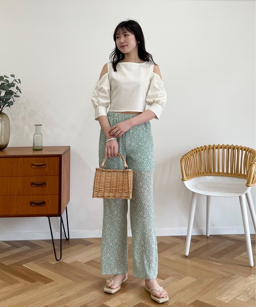 EPIMI E'PIMMY（エピミエピミー）の「オープンショルダーディティールブラウス（シャツ/ブラウス・レディース・オフホワイト/オレンジ/ブルー・MEDIUM）」の19枚目の写真