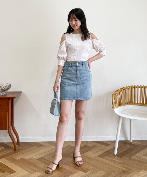 EPIMI E'PIMMY（エピミエピミー）の「オープンショルダーディティールブラウス（シャツ/ブラウス・レディース・オフホワイト/オレンジ/ブルー・MEDIUM）」の21枚目の写真