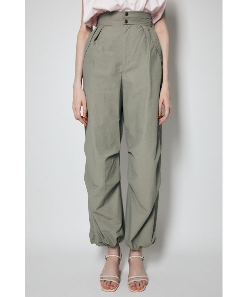 MOUSSY(マウジー)の「DRAWSTRING TUCK パンツ(カーゴパンツ・レディース・ブラック/ライトカーキ/キナリ・0/1/2)」の3枚目の写真