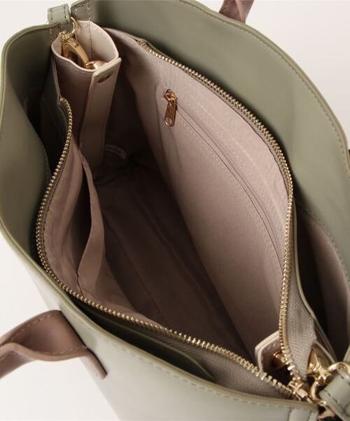 KOBE LETTUCE（コウベレタス）の「ショルダーベルト付きサイドジップバイカラーバッグ（トートバッグ・レディース・アイボリー/ライトカーキ/ブラック/ネイビー・FREE）」の17枚目の写真