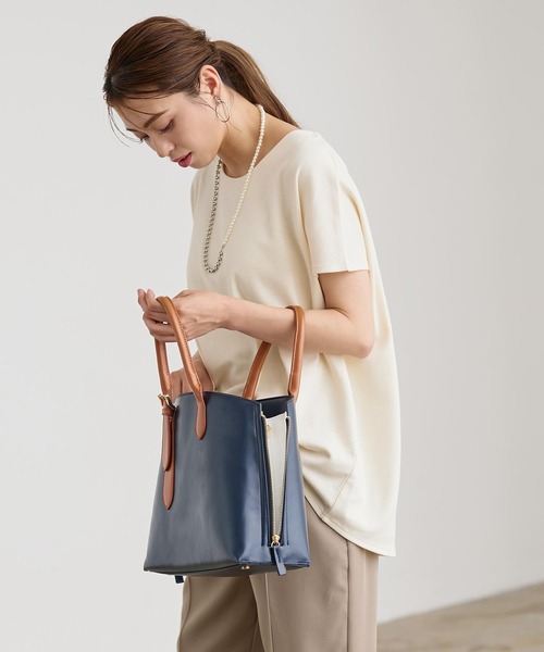 KOBE LETTUCE（コウベレタス）の「ショルダーベルト付きサイドジップバイカラーバッグ（トートバッグ・レディース・アイボリー/ライトカーキ/ブラック/ネイビー・FREE）」の5枚目の写真