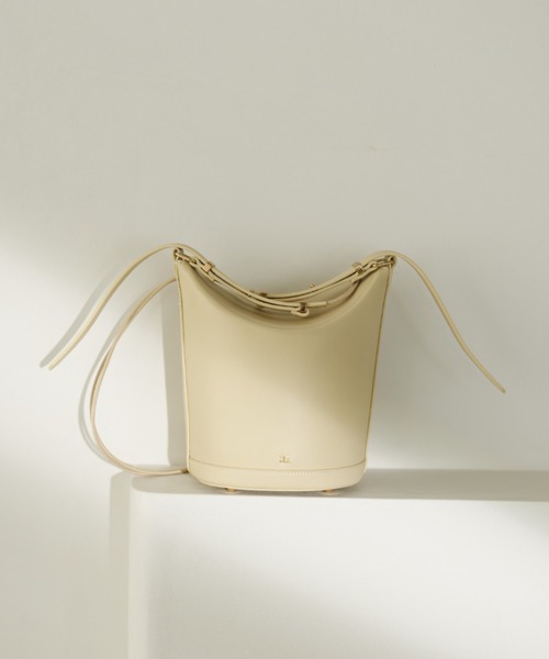 anuans（アニュアンス）の「ダブルストラップバケットバッグ（ショルダーバッグ・レディース・ホワイト/ブラック/キャメル/ベージュ系その他・FREE）」の4枚目の写真
