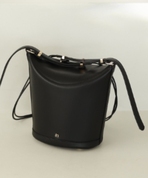 anuans（アニュアンス）の「ダブルストラップバケットバッグ（ショルダーバッグ・レディース・ホワイト/ブラック/キャメル/ベージュ系その他・FREE）」の3枚目の写真