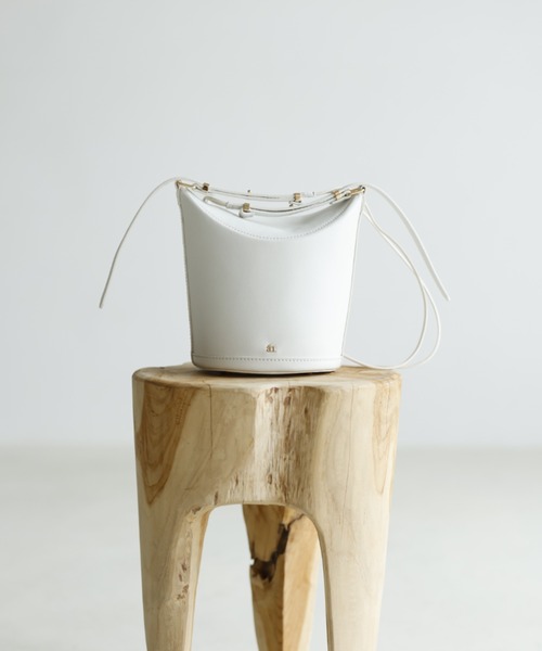 anuans（アニュアンス）の「ダブルストラップバケットバッグ（ショルダーバッグ・レディース・ホワイト/ブラック/キャメル/ベージュ系その他・FREE）」の8枚目の写真