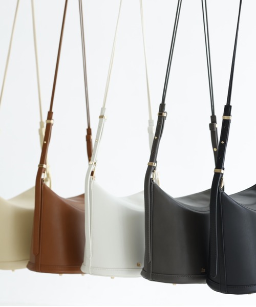 anuans（アニュアンス）の「ダブルストラップバケットバッグ（ショルダーバッグ・レディース・ホワイト/ブラック/キャメル/ベージュ系その他・FREE）」の12枚目の写真