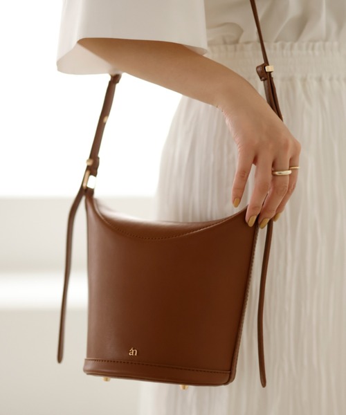 anuans（アニュアンス）の「ダブルストラップバケットバッグ（ショルダーバッグ・レディース・ホワイト/ブラック/キャメル/ベージュ系その他・FREE）」の15枚目の写真
