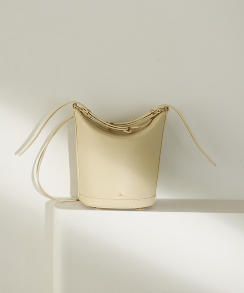 anuans（アニュアンス）の「ダブルストラップバケットバッグ（ショルダーバッグ・レディース・ホワイト/ブラック/キャメル/ベージュ系その他・FREE）」の13枚目の写真