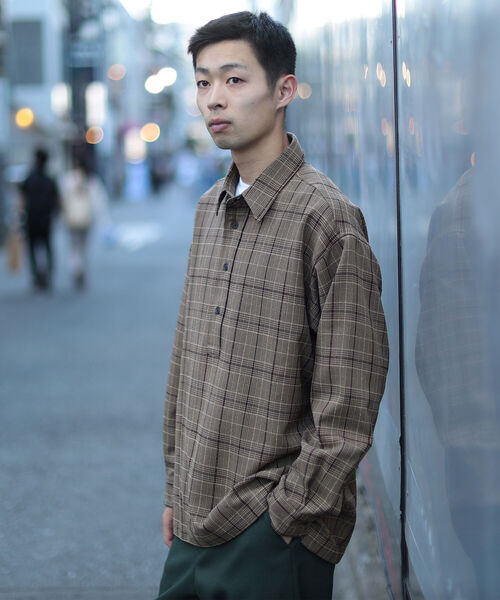 BEAMS(ビームス)の「BEAMS / チェック プルオーバ シャツ(シャツ/ブラウス・メンズ・チャコールグレー/ライトブラウン・S/M/L/XL)」の2枚目の写真