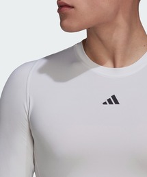 adidas（アディダス）の「テックフィット トレーニング 長袖T