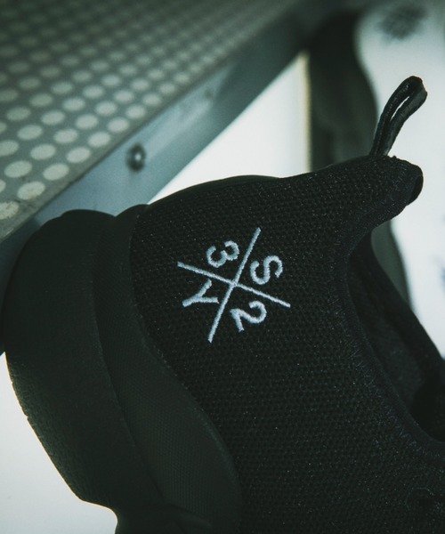 SY32 by SWEET YEARS(エスワイサーティトゥバイスィートイヤーズ)の「【WEB限定】MATIN AVENIR×SY32 by SWEETYEARS ×ROYAL FLASH/COLLABORATION KNIT SNEAKERS(スニーカー・メンズ・ホワイト/ブラック・41/42/43/40)」の6枚目の写真