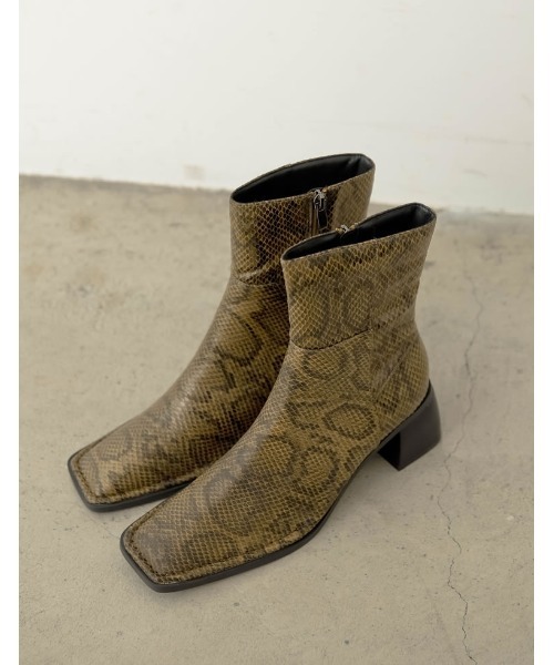 Re:EDIT(リエディ)の「スクエアトゥステッチミドルブーツ(ブーツ・レディース・ホワイト/パイソン/ベージュ/ブラック・SMALL/MEDIUM/LARGE)」の1枚目の写真