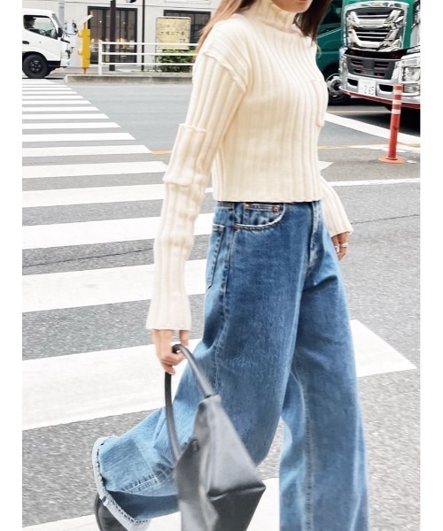 新品未着用 MOUSSY マウジー ワイド デニムパンツ 23 MOUSSY（マウジー）の「SIDE LINE WIDE LEG DENIM（デニムパンツ