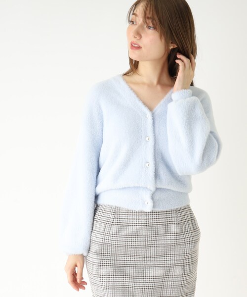 index（インデックス）の「◆フェザーヤーン フェイクパールボタンカーディガン（カーディガン/ボレロ・レディース・サックスブルー/チャコールグレー/ライトグレー・36/38/40/42）」の3枚目の写真