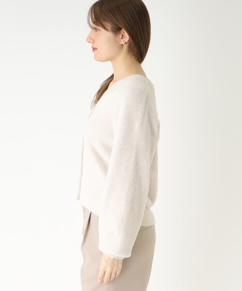 index（インデックス）の「◆フェザーヤーン フェイクパールボタンカーディガン（カーディガン/ボレロ・レディース・サックスブルー/チャコールグレー/ライトグレー・36/38/40/42）」の5枚目の写真