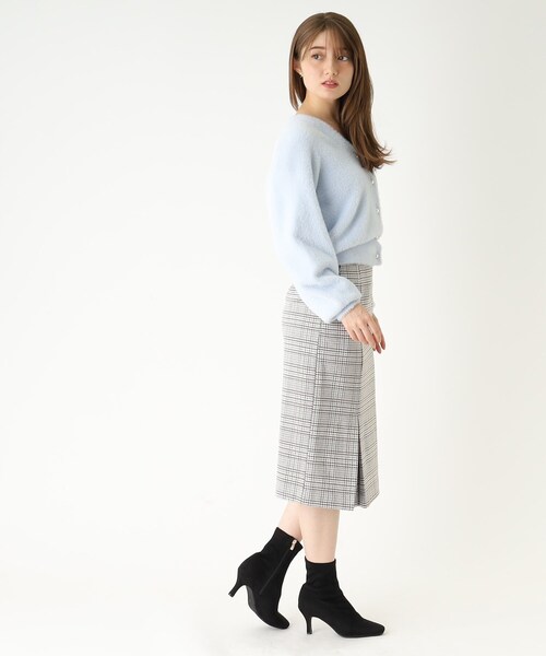 index（インデックス）の「◆フェザーヤーン フェイクパールボタンカーディガン（カーディガン/ボレロ・レディース・サックスブルー/チャコールグレー/ライトグレー・36/38/40/42）」の11枚目の写真