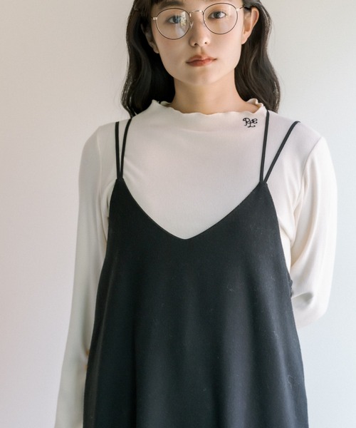 PUAL CE CIN(ピュアルセシン)の「ロゴ刺繍プチハイネックプルオーバー(Tシャツ/カットソー・レディース・アイボリー/ブラック・FREE)」の1枚目の写真