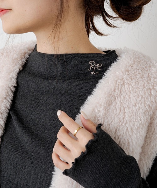 PUAL CE CIN(ピュアルセシン)の「ロゴ刺繍プチハイネックプルオーバー(Tシャツ/カットソー・レディース・アイボリー/ブラック・FREE)」の7枚目の写真