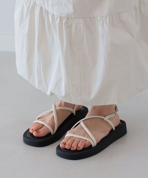 Ray BEAMS（レイビームス）の「REMME / ボリューム コード サンダル（サンダル・レディース・ブラック/オフホワイト・35/36/37/38/39）」の12枚目の写真