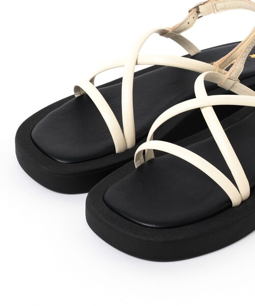 Ray BEAMS（レイビームス）の「REMME / ボリューム コード サンダル（サンダル・レディース・ブラック/オフホワイト・35/36/37/38/39）」の6枚目の写真