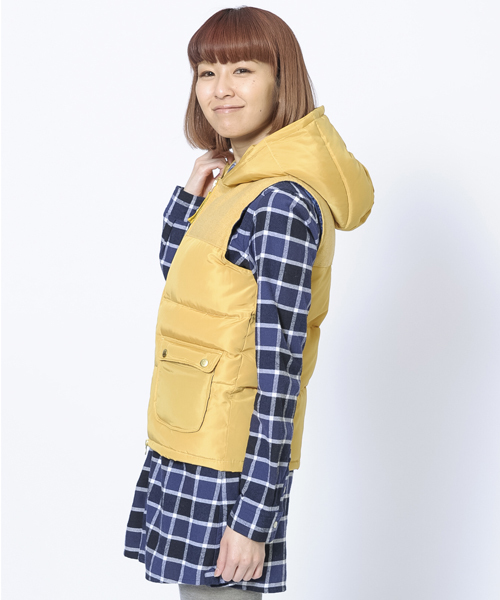X-girl（エックスガール）の「ZIP PUFF VEST（ベスト・レディース・ブラック/イエロー/ネイビー・1/2）」の4枚目の写真