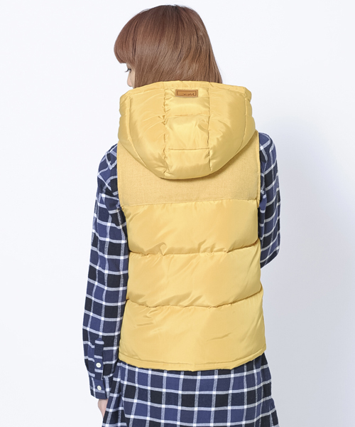 X-girl（エックスガール）の「ZIP PUFF VEST（ベスト・レディース・ブラック/イエロー/ネイビー・1/2）」の5枚目の写真