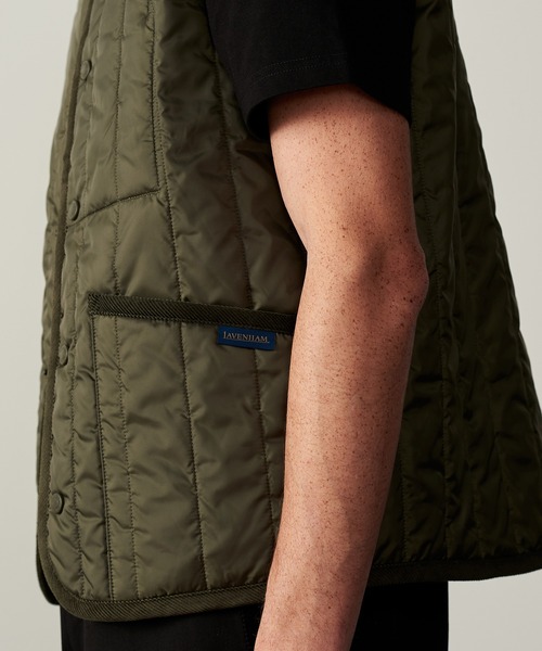 LAVENHAM(ラベンハム)の「THORNHAM VERTICAL QUILT GILET MENS / ソーンハム バーティカルキルト ジレ メンズ(ベスト・メンズ・ネイビー/オリーブ/ブラック・S/L/M/XL/XS)」の12枚目の写真