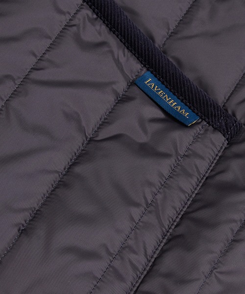 LAVENHAM(ラベンハム)の「THORNHAM VERTICAL QUILT GILET MENS / ソーンハム バーティカルキルト ジレ メンズ(ベスト・メンズ・ネイビー/オリーブ/ブラック・S/L/M/XL/XS)」の9枚目の写真