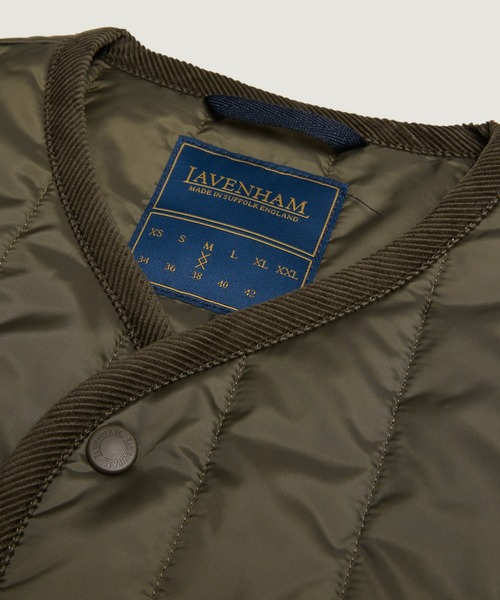 LAVENHAM(ラベンハム)の「THORNHAM VERTICAL QUILT GILET MENS / ソーンハム バーティカルキルト ジレ メンズ(ベスト・メンズ・ネイビー/オリーブ/ブラック・S/L/M/XL/XS)」の16枚目の写真