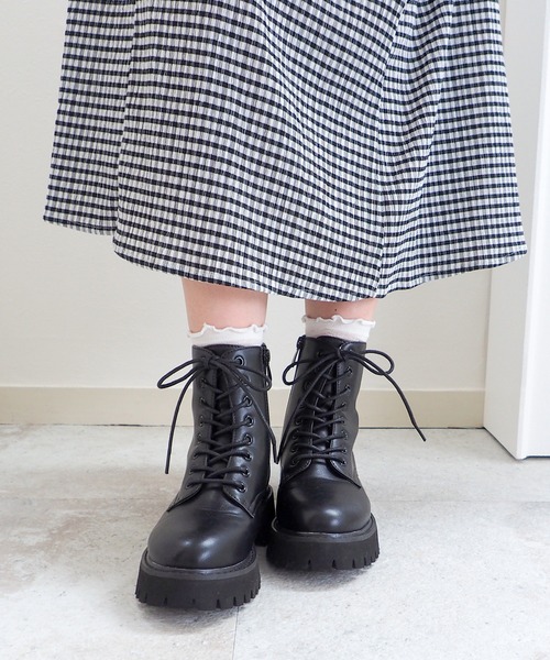 byあしながおじさん（バイアシナガオジサン）の「軽量｜厚底レースアップブーツ　8710507（ブーツ・レディース・アイボリー/ライトグリーン/ブラック/ブラック×レッド/ブラック×ピンク/シルバー・S/L/LL/M）」の11枚目の写真