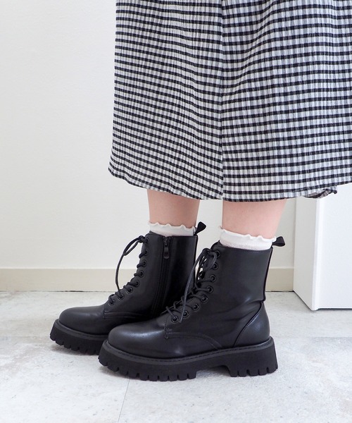 byあしながおじさん（バイアシナガオジサン）の「軽量｜厚底レースアップブーツ　8710507（ブーツ・レディース・アイボリー/ライトグリーン/ブラック/ブラック×レッド/ブラック×ピンク/シルバー・S/L/LL/M）」の12枚目の写真