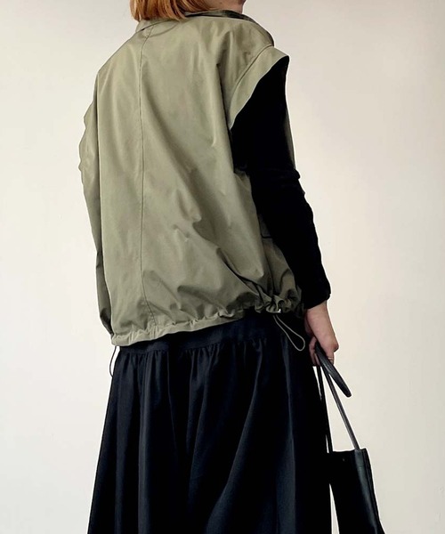 STYLEBLOCK（スタイルブロック）の「ベネシャンノースリーブブルゾン（ミリタリージャケット・レディース・ベージュ/カーキ/ブラック/アイボリー・FREE）」の10枚目の写真