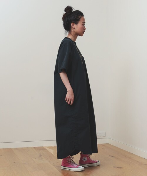 BEAMS BOY(ビームスボーイ)の「BEAMS BOY / タイプライター リブ プルオーバー ワンピース 23SS(ワンピース・レディース・ブラック/ベージュ/オリーブ・FREE)」の4枚目の写真