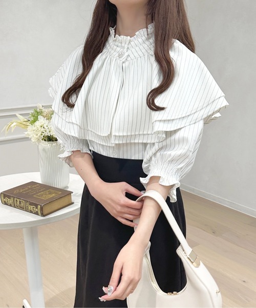 apres jour(アプレジュール)の「ラッフル+パフスリーブブラウス【ZOZOTOWN限定アイテム】(シャツ/ブラウス・レディース・ピンク系その他/グレー/ホワイト系その他/オフホワイト・フリー/X-LARGE)」の3枚目の写真