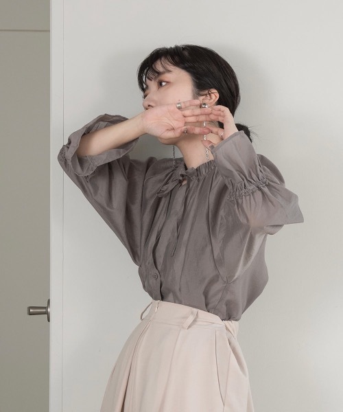 lawgy(ラウジー)の「gather neck ribbon shirt(シャツ/ブラウス・レディース・ブラック/グレー/ホワイト・FREE)」の20枚目の写真