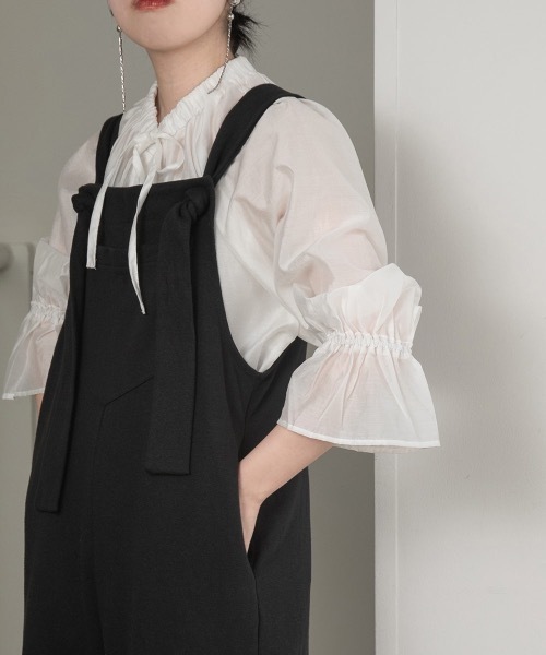 lawgy(ラウジー)の「gather neck ribbon shirt(シャツ/ブラウス・レディース・ブラック/グレー/ホワイト・FREE)」の7枚目の写真