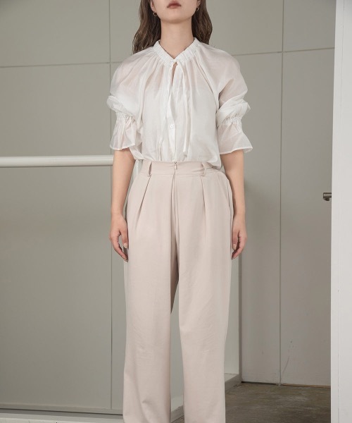 lawgy(ラウジー)の「gather neck ribbon shirt(シャツ/ブラウス・レディース・ブラック/グレー/ホワイト・FREE)」の10枚目の写真